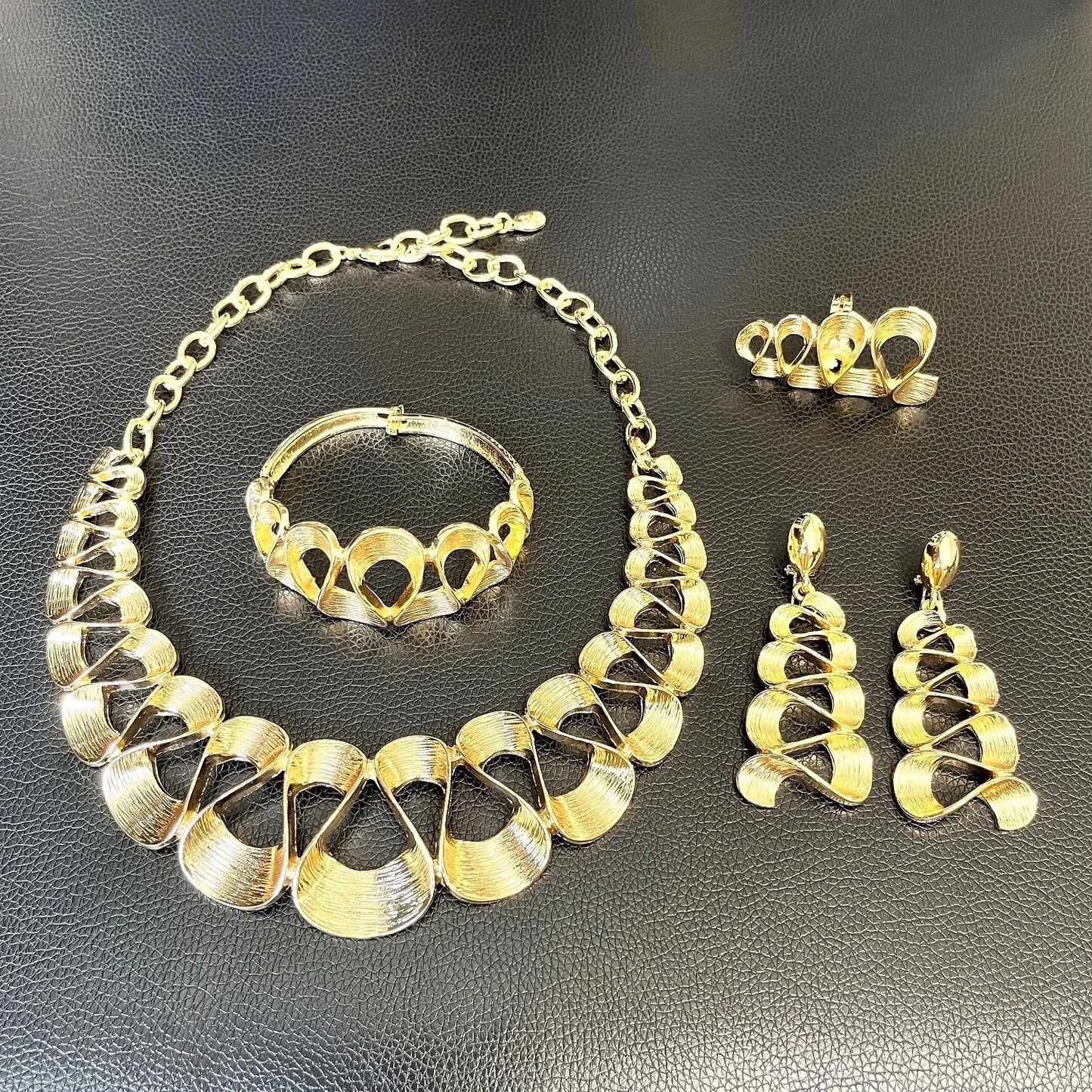 Dubai Gold Plated Jewelry Women Necklace Set Regular Round Pendant Brushed Glossy Bracelet Earrings Wedding Bijoux SYHOL