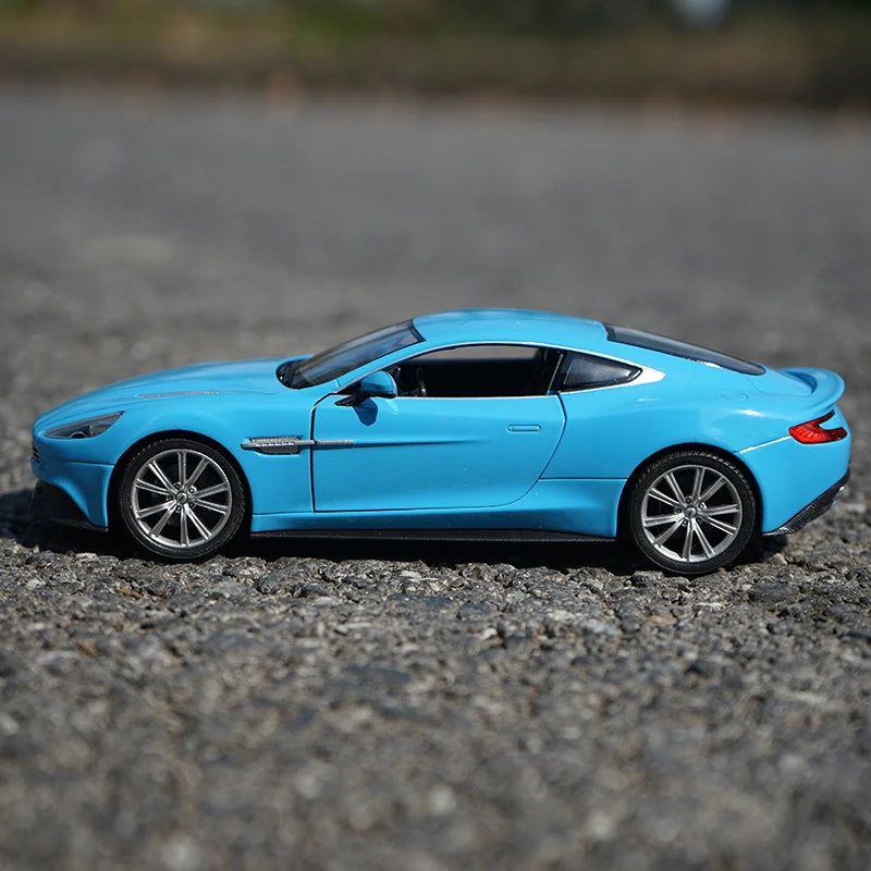 WELLY 1:24 Aston Martin VANQUISH V12 Supercar Alloy Car Model Diecasts & Toy Vehicles Collect Car Toy Boy Birthday gifts