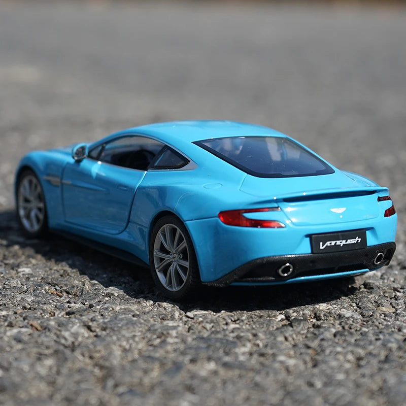 WELLY 1:24 Aston Martin VANQUISH V12 Supercar Alloy Car Model Diecasts & Toy Vehicles Collect Car Toy Boy Birthday gifts